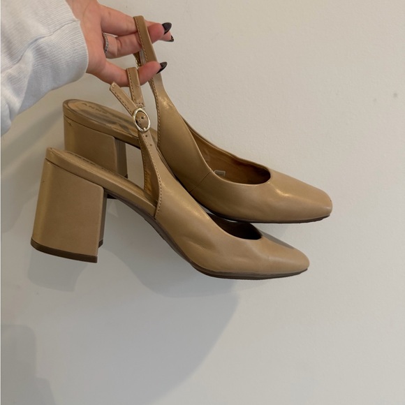 Vintage Anne Klein Tan Slingback Heels - Picture 2 of 4